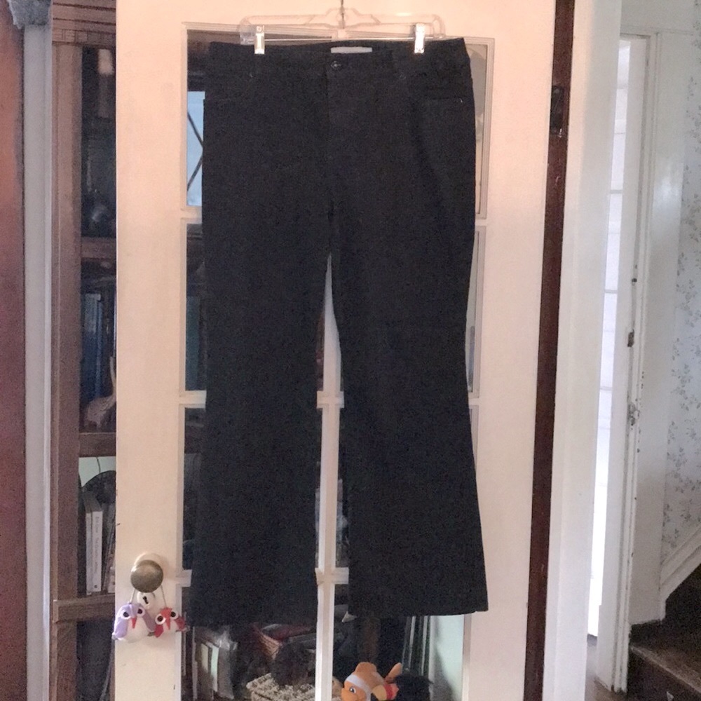 Stylish black classic 5 pocket jeans from Chico’s,